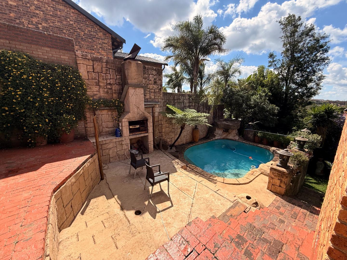 5 Bedroom House for sale in Silverfields - P24-117072533