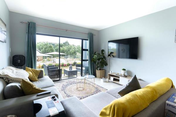 This well maintained 80m2 apartment is ideally located in Mountain View Estate and enjoys distant views over the surrounding ...