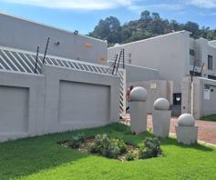 Townhouse for sale in Bassonia