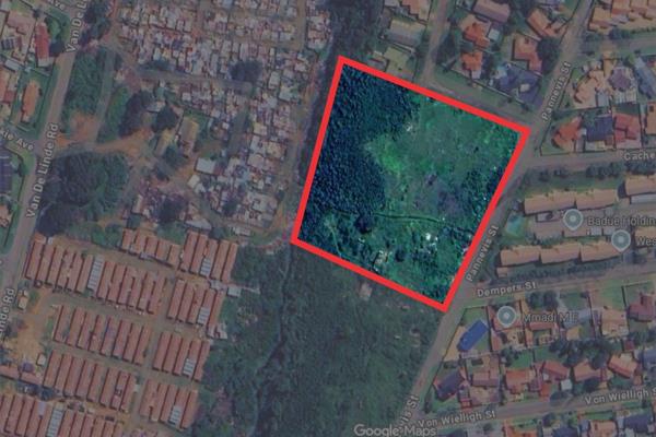 Positioned on the edge of one of Roodepoort’s most sought-after residential areas, this ...