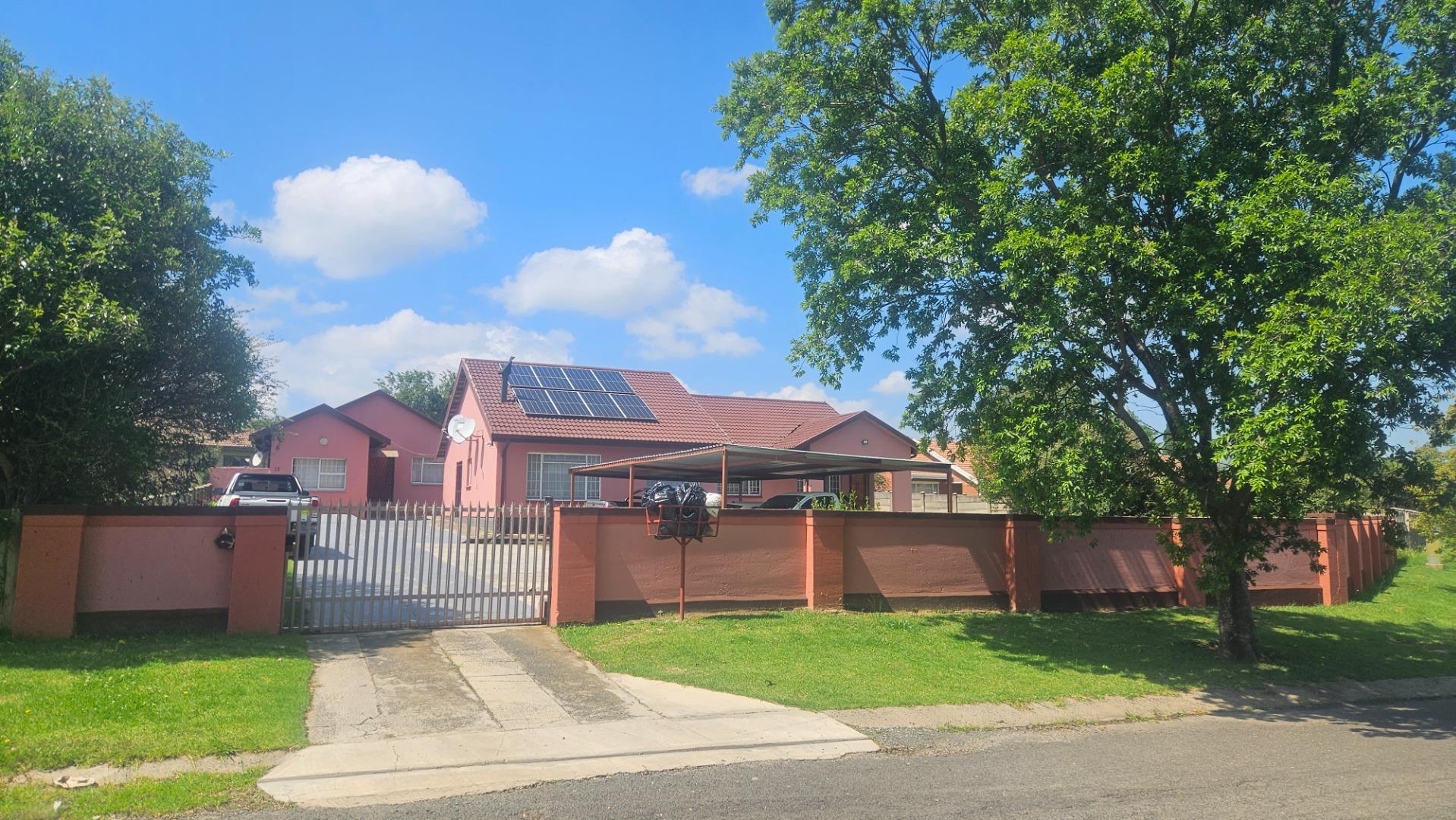 4 Bedroom House for sale in Volksrust - 13 Eland Street, Volksrust ...