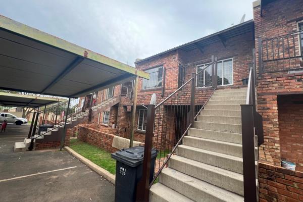 On offer is a fully-tiled upstairs unit in the complex called Azalea Heights, based in Groblerpark, Roodepoort.

It boasts two bedrooms ...
