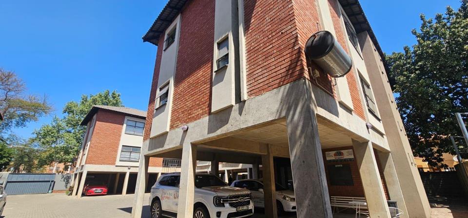 17 Bedroom Apartment / flat for sale in Rustenburg Central - P24-117076841