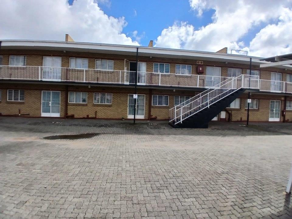 2 Bedroom First Floor Apartment in Randgate, Randfontein