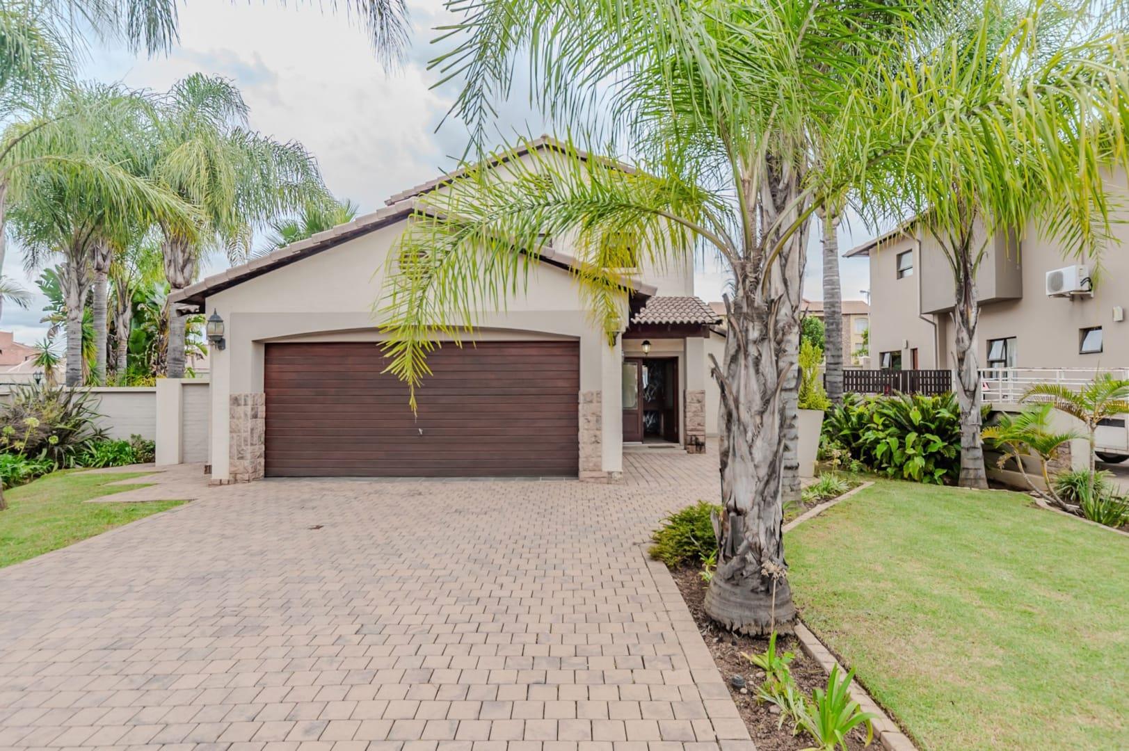 3 Bedroom House for sale in Stone Ridge - P24-117080425