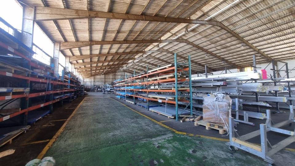 Listing number: P24-117081320, Image number: 2, Warehouse in Deal Party - Open plan