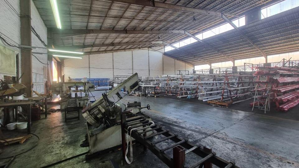 Listing number: P24-117081320, Image number: 3, Warehouse in Deal Party - Great internal roof height