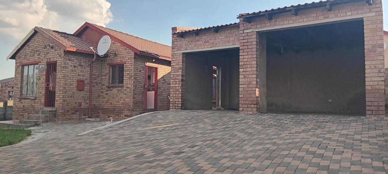 3 Bedroom House for sale in Rabie Ridge - P24-117081953