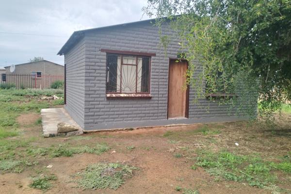 2 Bedroom House in Bloemside 4