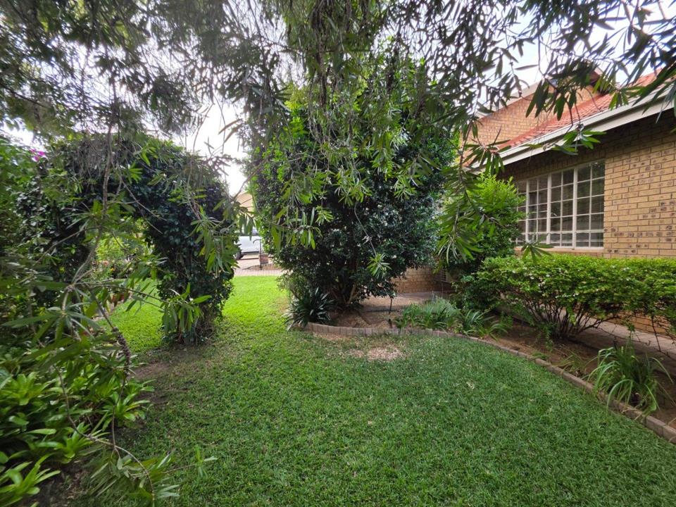 3 Bedroom House for sale in Modimolle - P24-117083934