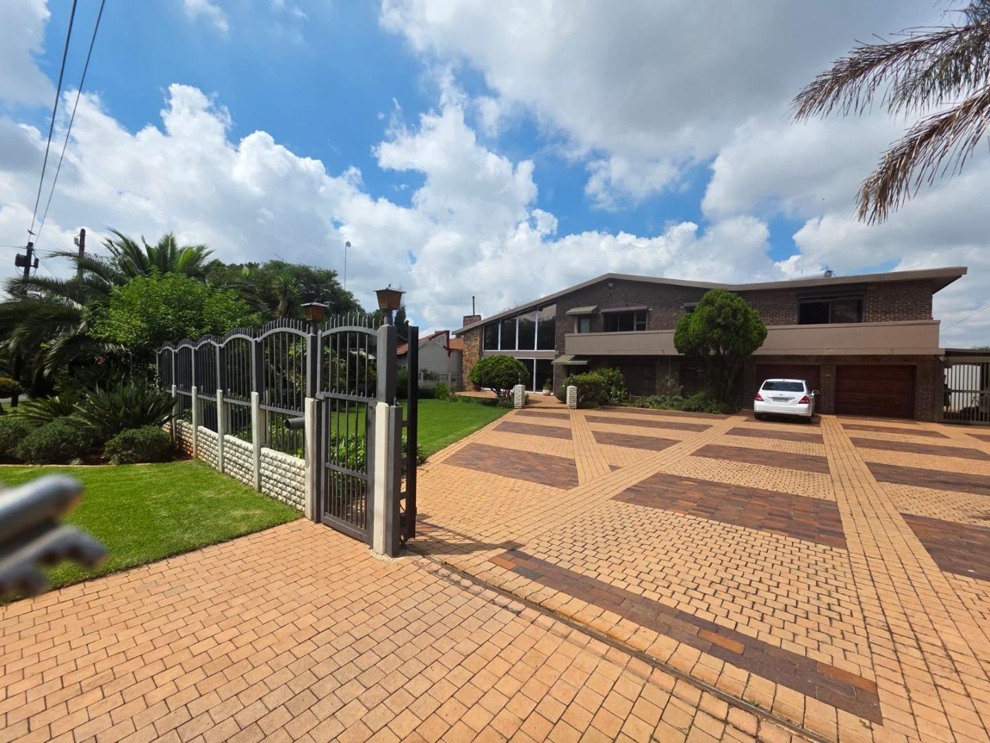 5 Bedroom House for sale in Dawnview - P24-117089687