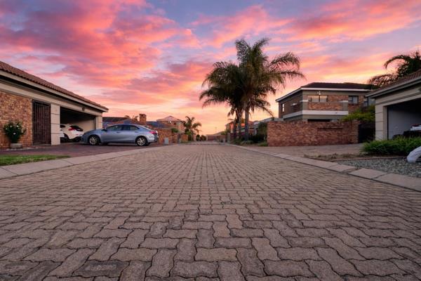 24h Guarded Security Estate. Top Billing home - Just move in! Lock up and go



A stylish 3-bedroom simplex home offers security ...