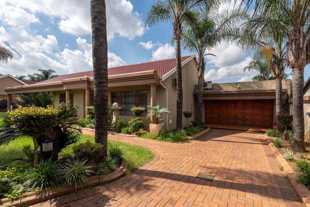 3 Bedroom House for sale in Mulbarton - P24-117093132