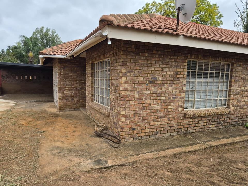 3 Bedroom House for sale in Modimolle - P24-117095878