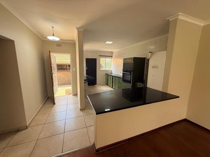 Listing number: P24-117095995, Image number: 2