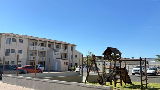 R 700 000