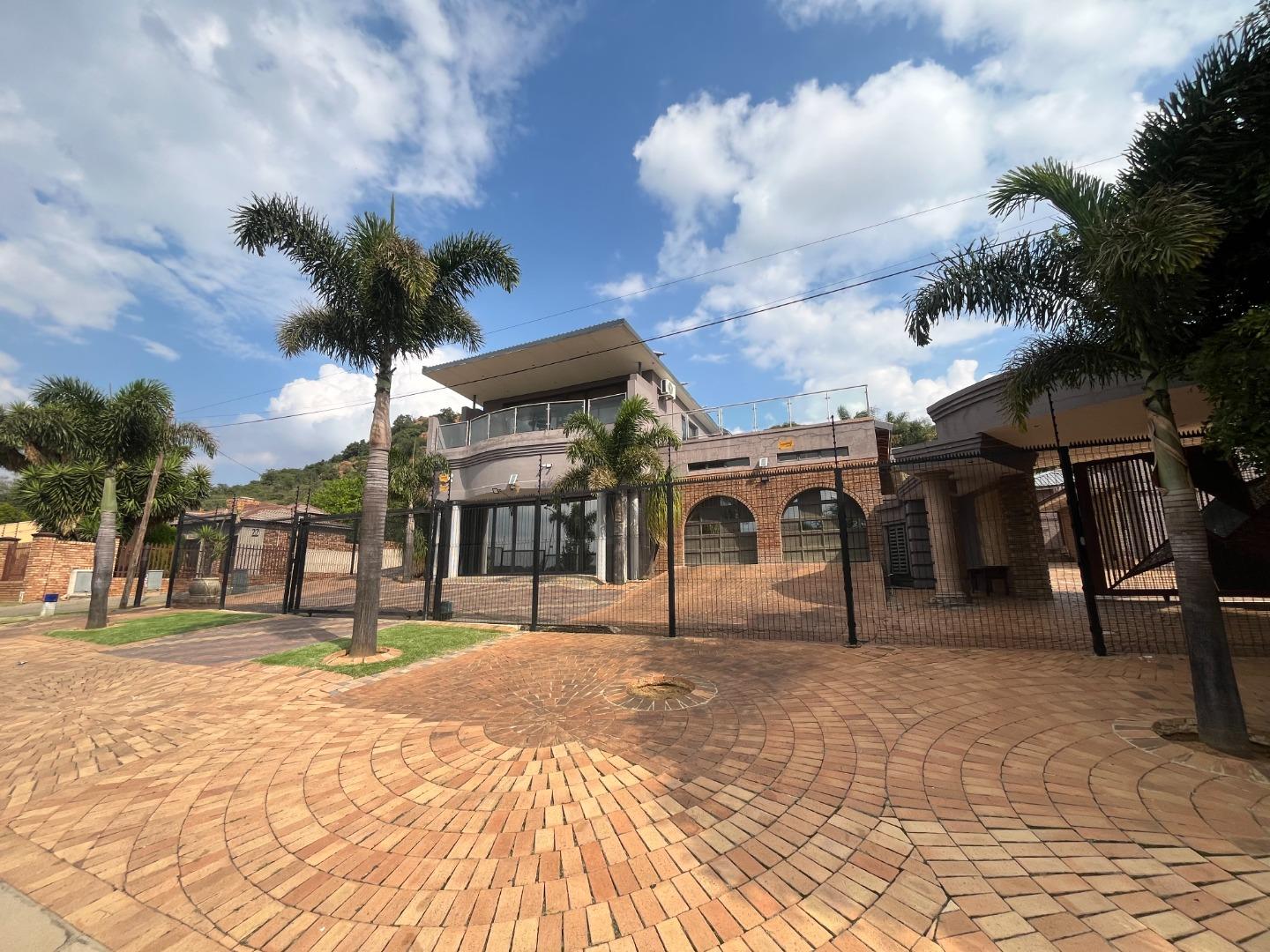 5 Bedroom House for sale in Naturena - P24-117099946