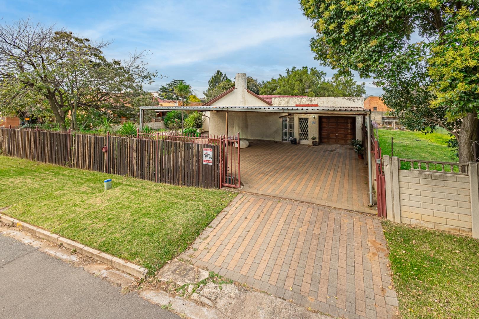 4 Bedroom House for sale in Rhodesfield - P24-117100378