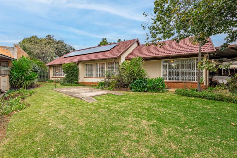 4 Bedroom House for sale in Rhodesfield - P24-117100378