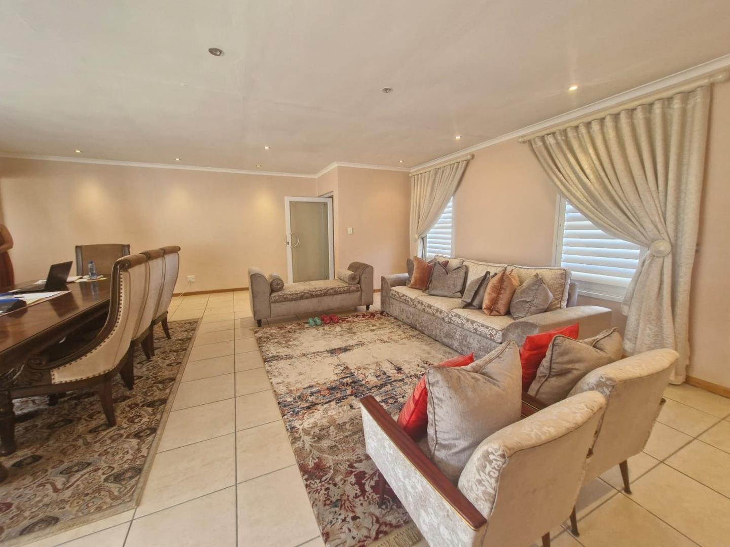 3 Bedroom House to rent in Blue Bend - P24-117101143