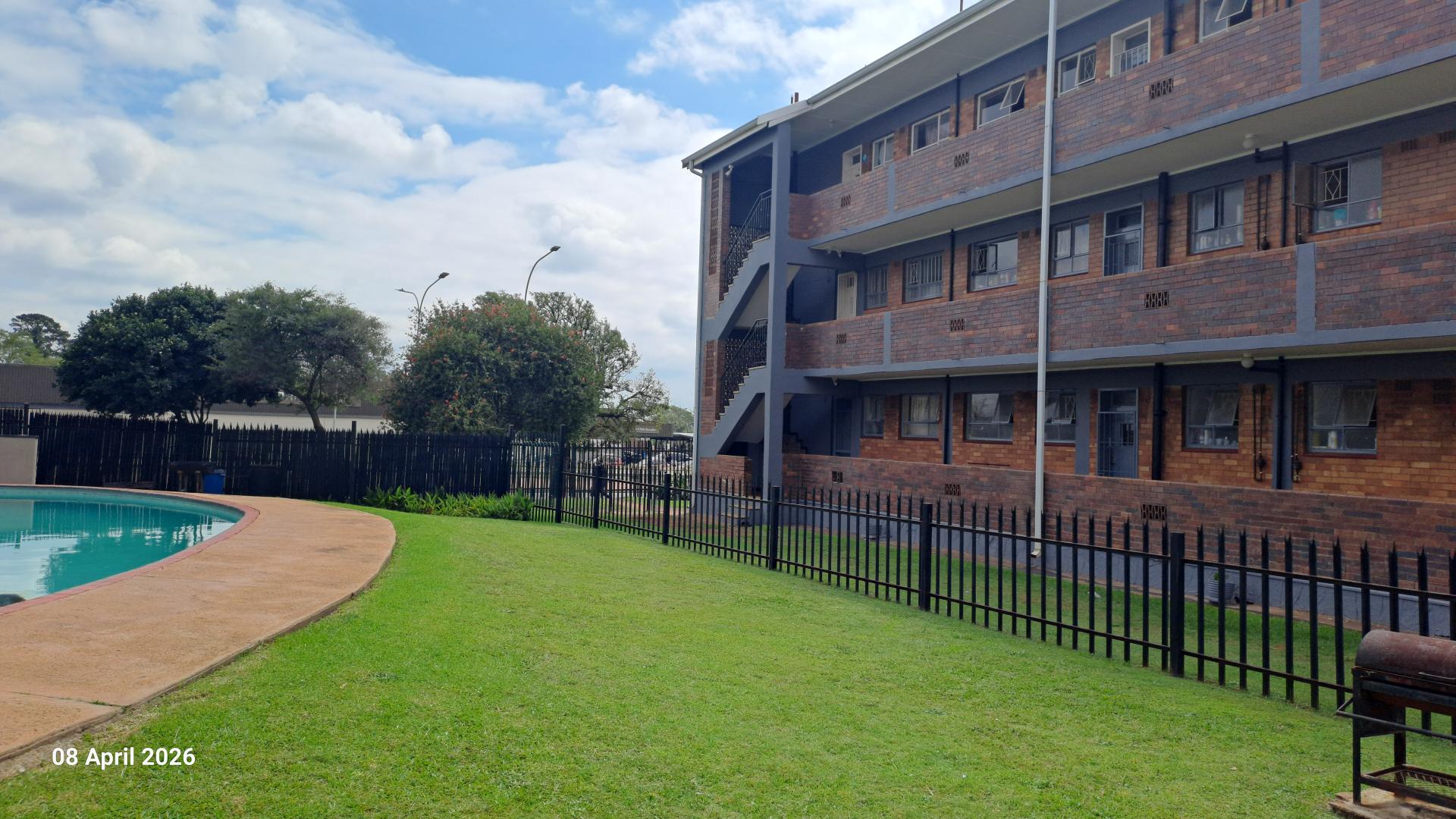 1 Bedroom Apartment / flat for sale in Rhodesfield - P24-117102967