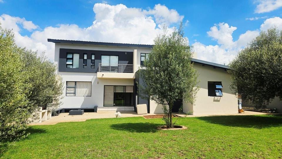 3 Bedroom House for sale in Midstream Meadows - P24-117054118