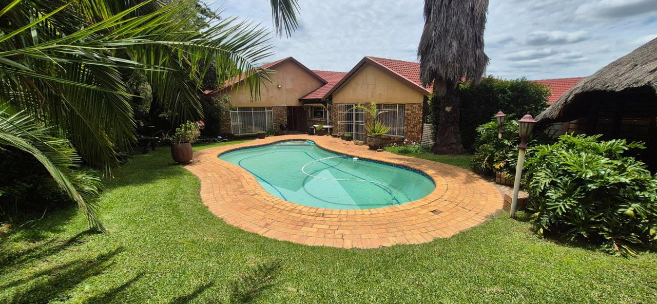 4 Bedroom House for Sale in Ben Fleur