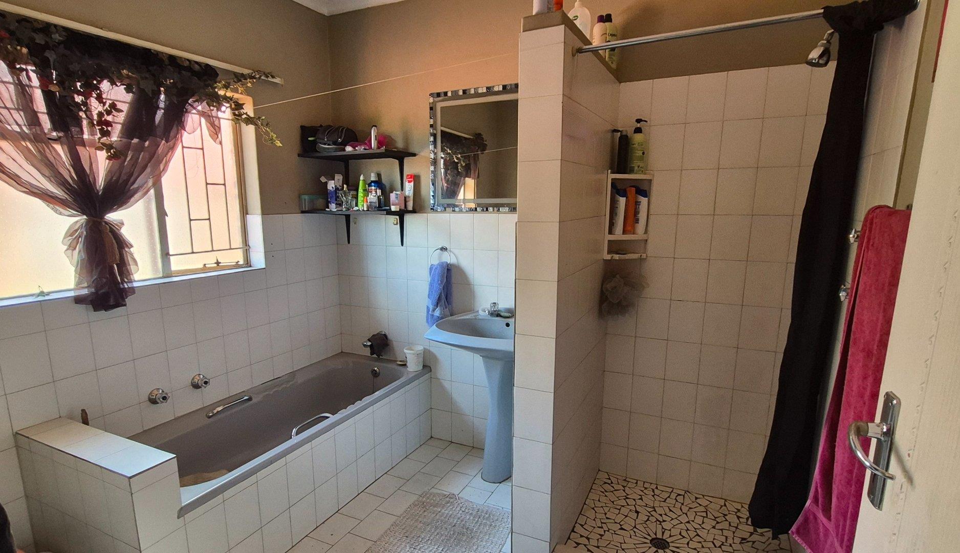 4 Bedroom House for Sale in Ben Fleur