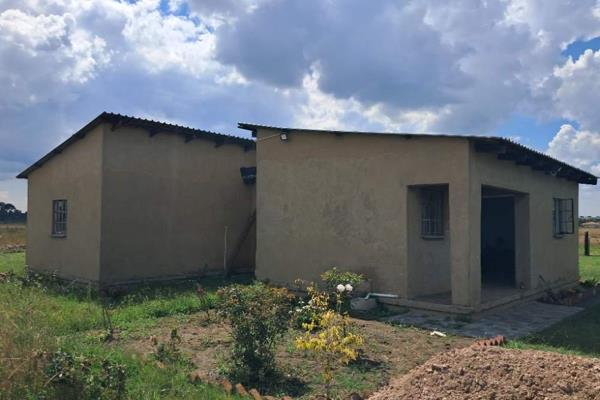 Step into a truly inviting space with this beautiful house for rental, perfectly situated at 135 Thornton road in the charming Dedeur ...