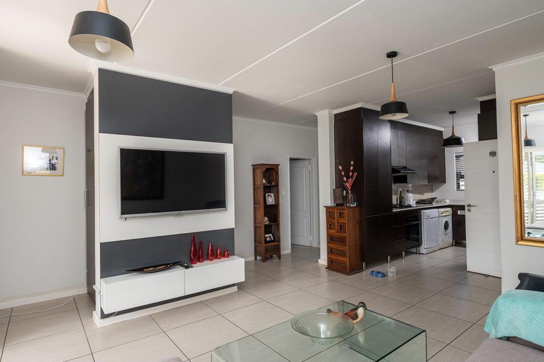 3 Bedroom Apartment / flat to rent in Greenstone Ridge - P24-117105499