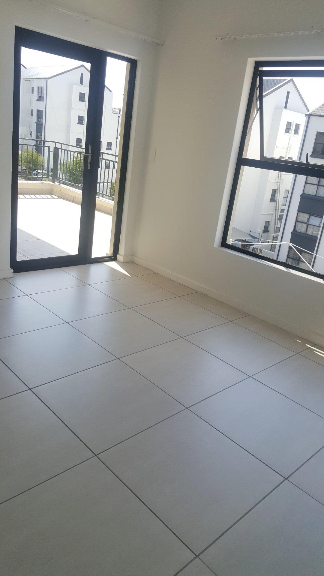 2 Bedroom Apartment / flat for sale in Greenstone Ridge - 1 Emerald ...