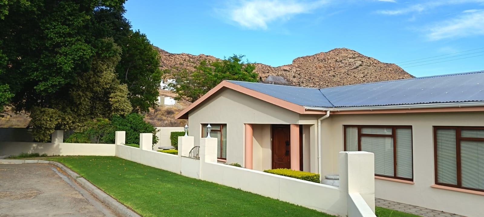 4 Bedroom House for sale in Springbok - 8 Gordon Street - P24-117106096