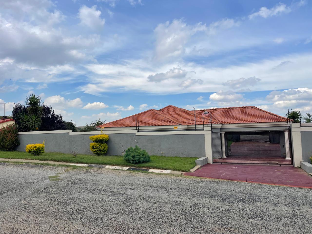 3 Bedroom House for sale in Naturena - P24-117106830