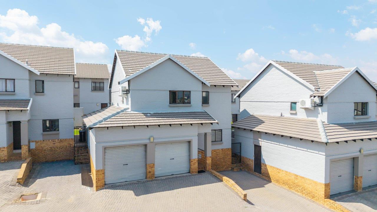 3 Bedroom Townhouse for sale in Halfway Gardens - Dekko Heights, A3 Smuts Road - Midrand