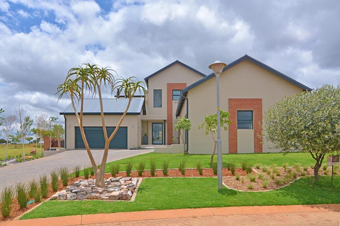 3 Bedroom House for sale in Copperleaf Estate - P24-117107586