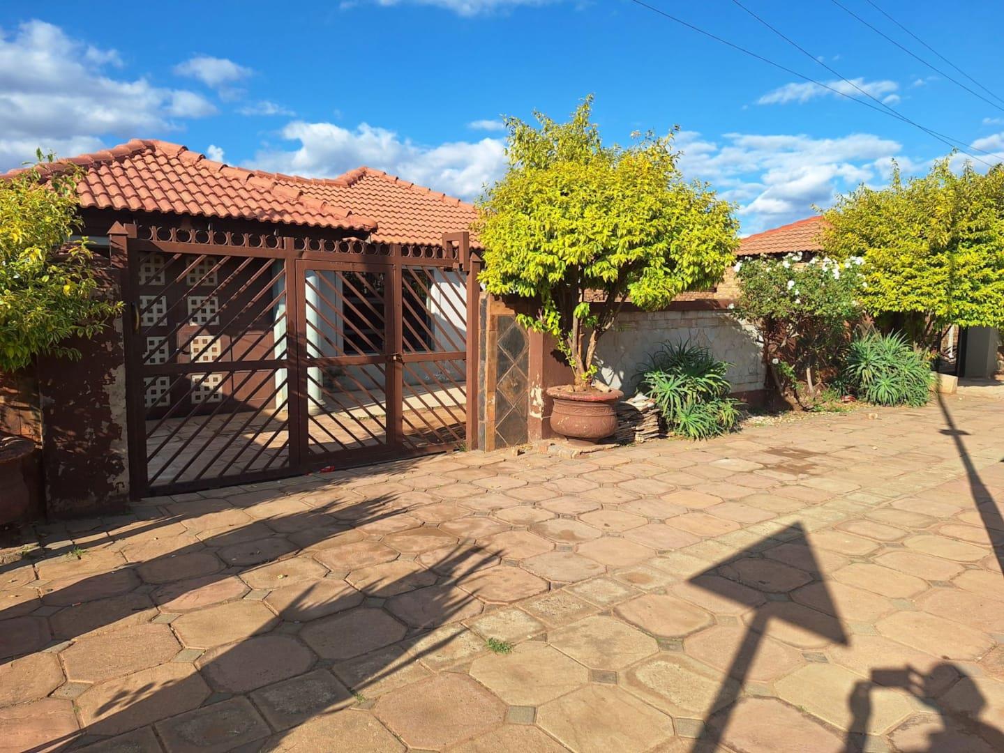 3 Bedroom House for sale in Mahube Valley - 177 Bokamoso Street - P24 ...