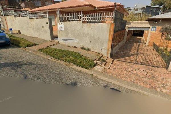 Discover a welcoming family home in the sought after Townsview area of Johannesburg. ...