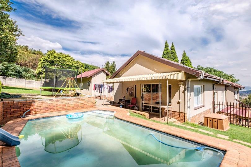 3 Bedroom House for sale in Mulbarton - P24-117114588