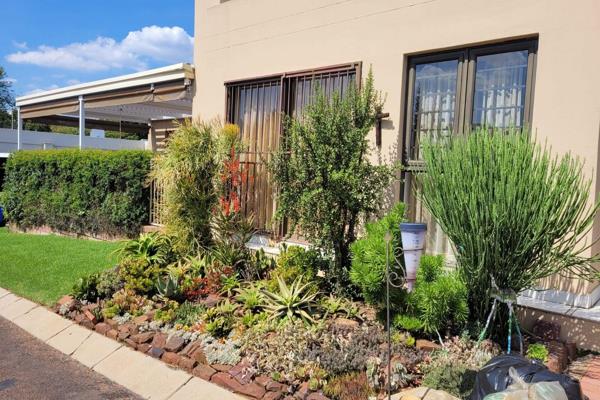 Exclusive Sole Mandate - Step into comfort and peace of mind with this beautifully designed retirement property, perfect for relaxed ...