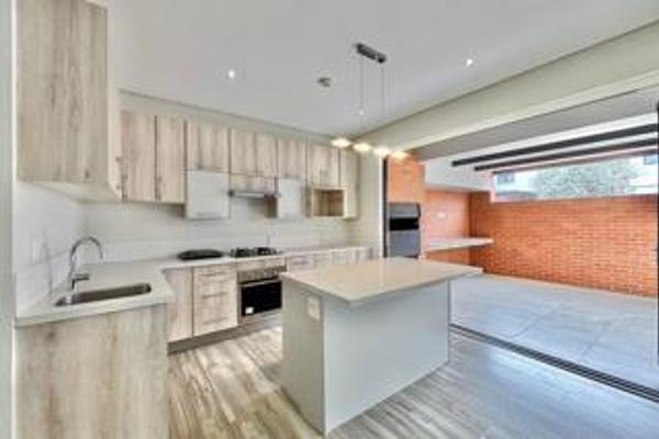 This stunning and modern state of the art unit has a sunny and open concept  lounge and dining area that flows seamlessly into a ...