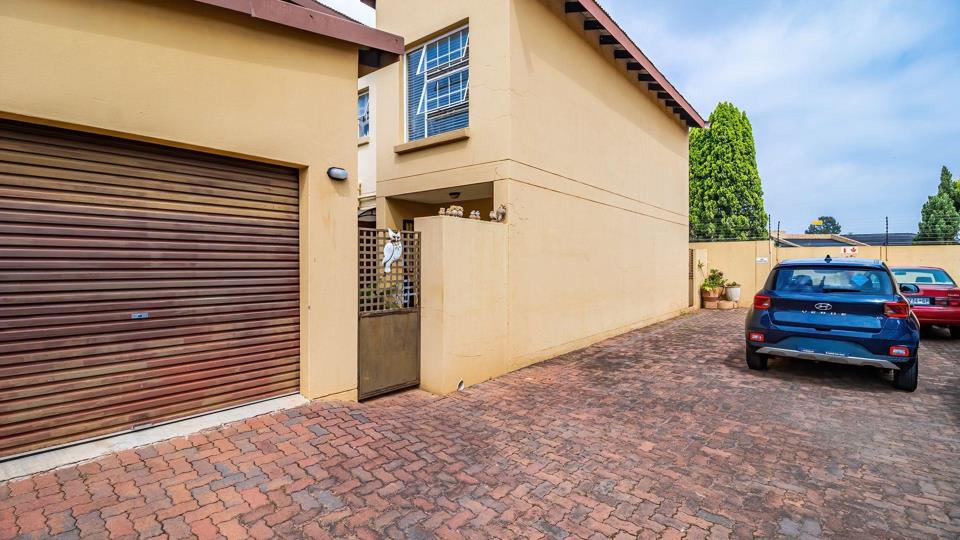 3 Bedroom Apartment / flat for sale in Rynfield - P24-117116750