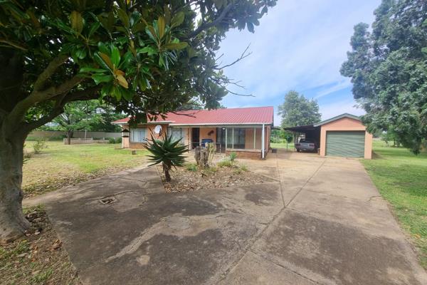 Escape to a country lifestyle in this well priced Utrecht home. Set on a generous erf with expansive garden space, the property offers ...