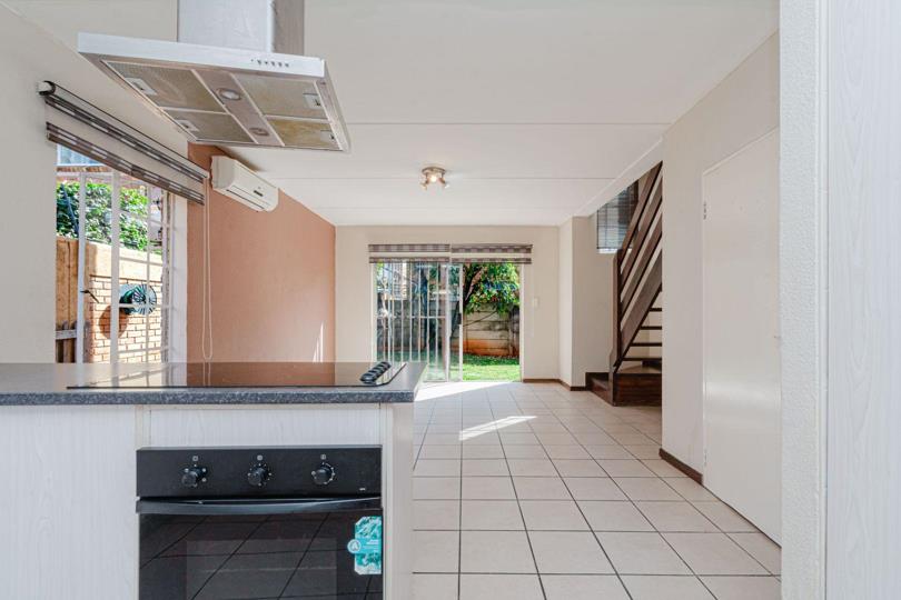 2 Bedroom Townhouse for sale in North Riding - P24-117118071
