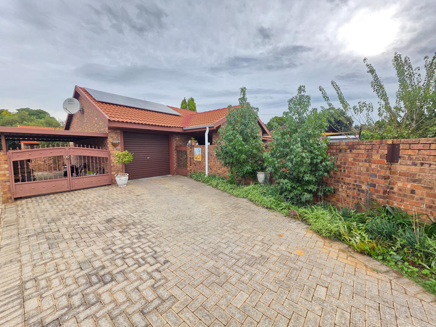 3 Bedroom Townhouse for sale in Meyerton Central - P24-117118852
