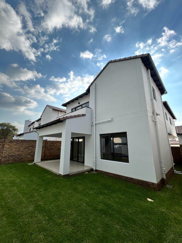 4 Bedroom Townhouse for sale in Ruimsig Country Estate - 94 Altura ...