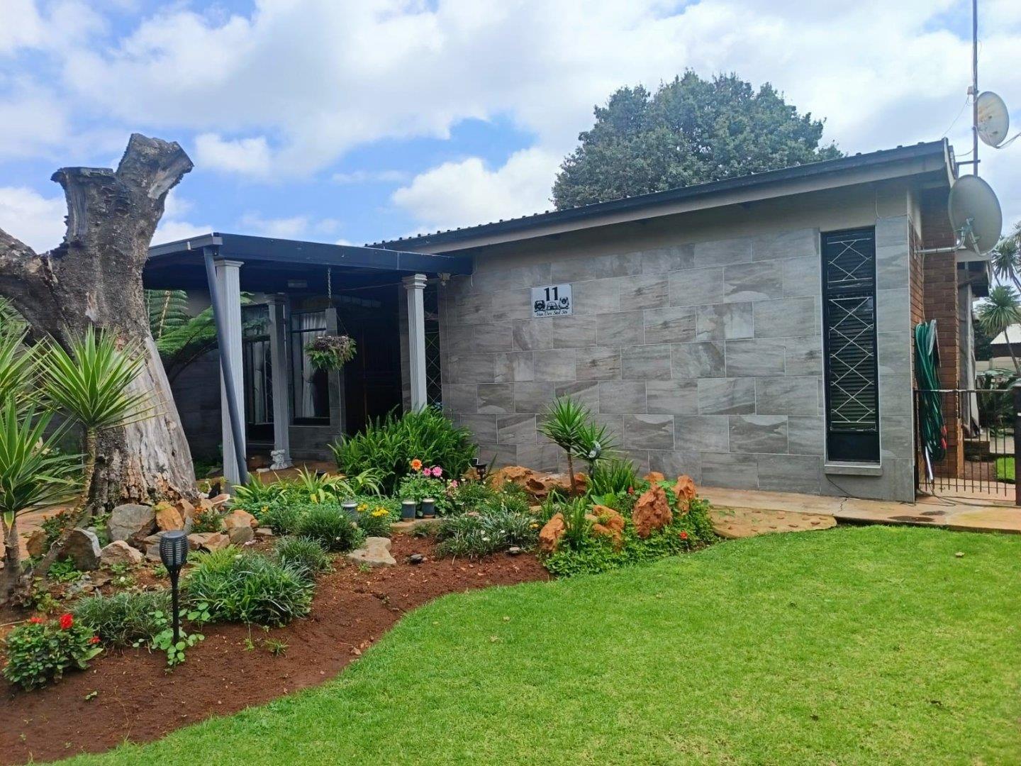 4 Bedroom House for sale in Strubenvale - P24-117133403