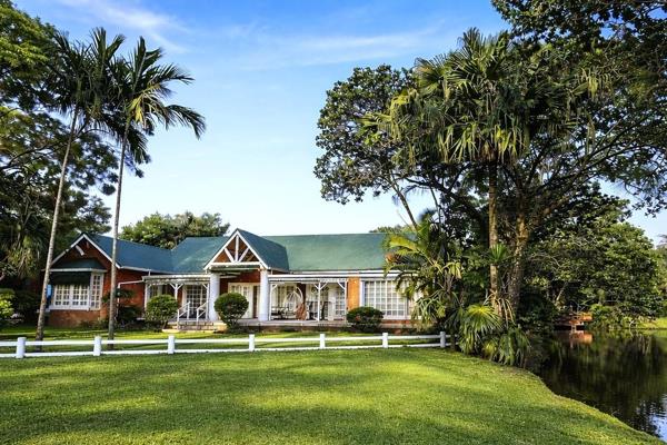Positioned directly on the fairway within Mount Edgecombe Country Club Estate 1, this residence occupies a rare, uninterrupted frontage ...