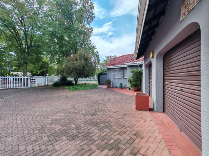 3 Bedroom Townhouse for sale in Three Rivers - P24-117122797