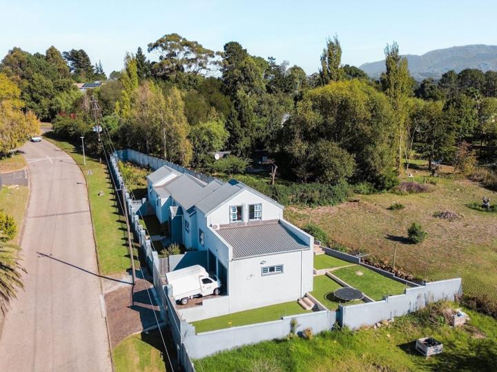 4 Bedroom House for sale in Grabouw Central - 3279 Bosbou Avenue - P24 ...