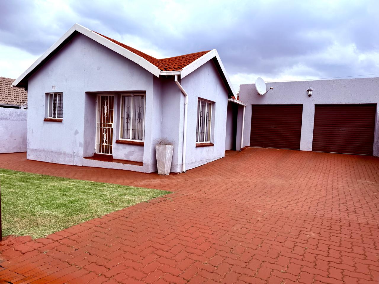 3 Bedroom House for sale in Naturena - 2 Dent Street - P24-117124843